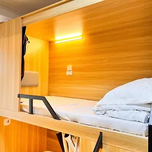 https://hostel-waveflo.getmacauhotels.com